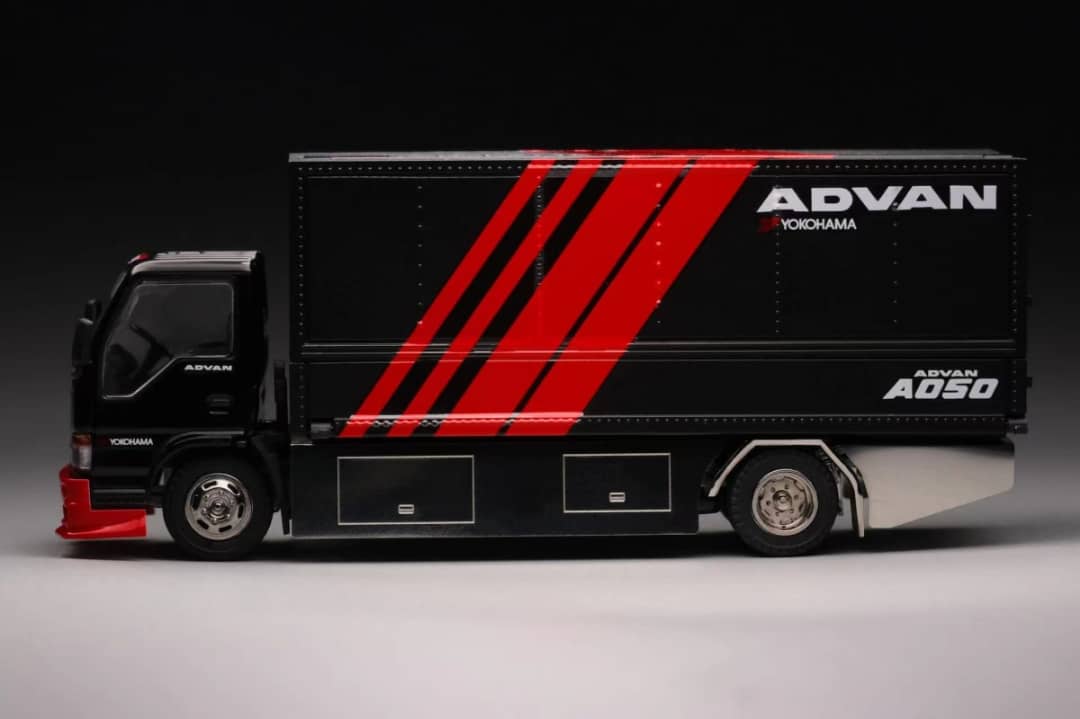 Peako x Y.E.S 1:64 ELF Custom Tow Truck - Advan