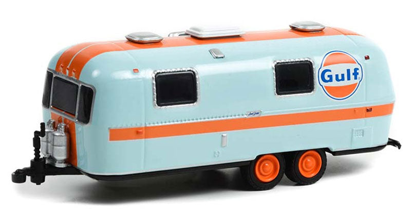 GREENLIGHT  1/64 Custom Gulf Oil - 1971 Airstream Double-Axle Land Yacht Safari Hitched Homes Series12